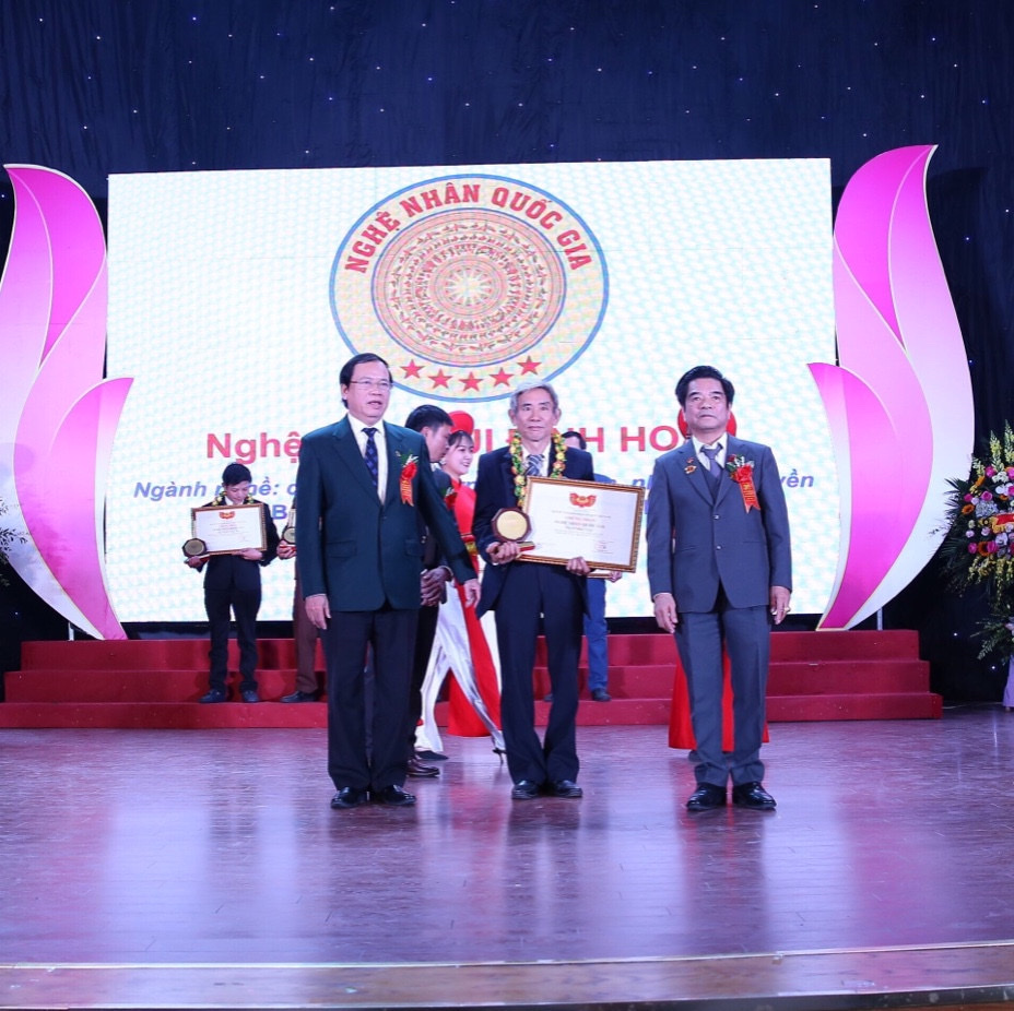 chuyên làm nhà gỗ