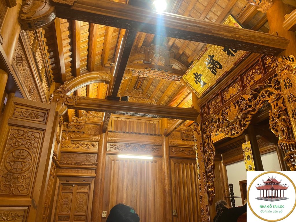 Nhà gỗ 5 gian hiên chạy quanh nhà