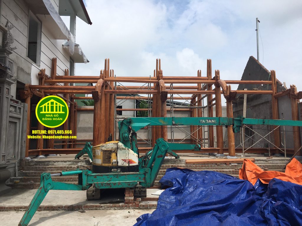 Nhà gỗ 5 gian 22 cột có buồng gói